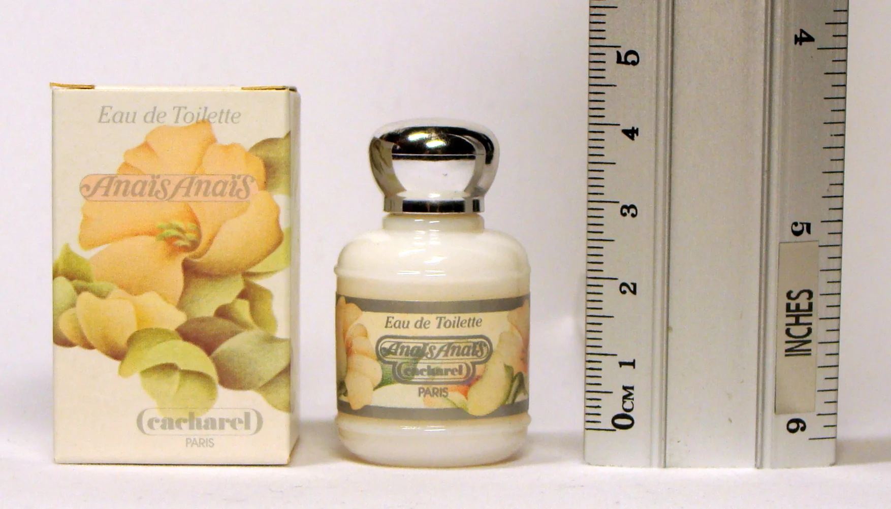 Anaïs Anaïs Women's EDT By Cacharel 7 ml 0.24 fl oz  Only Collectors - Image 3