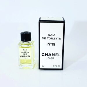 Chanel Nº19 Eau de Toilette 4 ml 0.13 fl.oz  Miniperfume